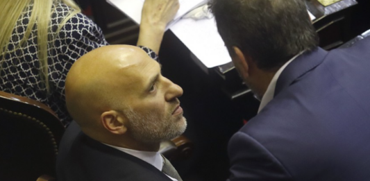 El diputado Emiliano Yacobitti denunció que un sector de Juntos por el Cambio "intenta intimidar" a quienes no se subordinaron al pacto Macri-Milei.