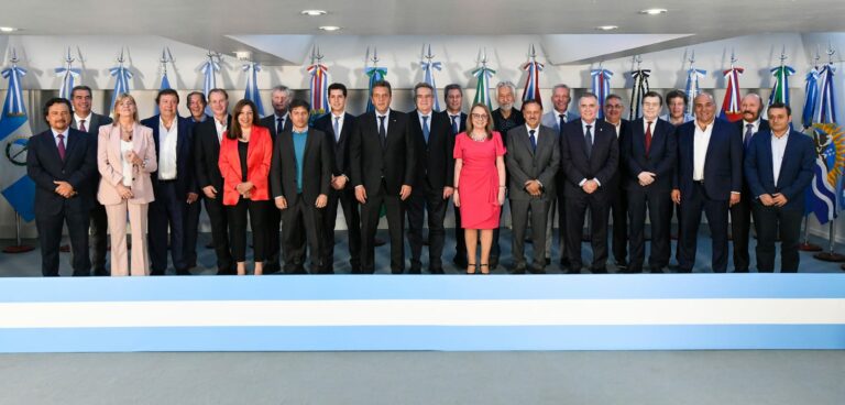 Luego de recibir el apoyo de los Gobernadores del PJ, el candidato de UxP, Sergio Massa, aseguró que “la gente no es ganado”, por el pacto entre Patricia Bullrich y Javier Milei.