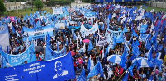 Con el peso del aniversario de la muerte de Néstor Kirchner, movimientos sociales relanzan su campaña de apoyo a Massa.