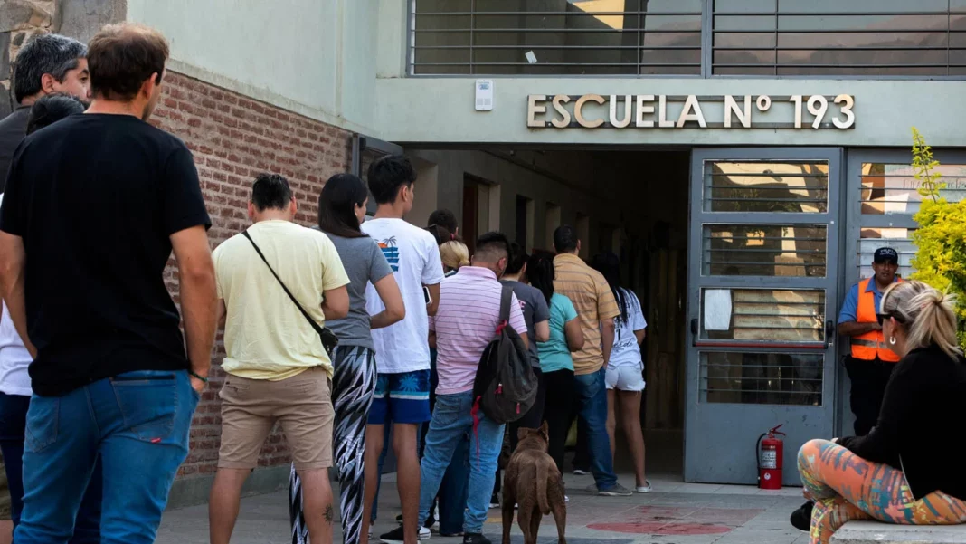 La CNE quiere cambiar el feriado para desalentar el turismo y que la población asista masivamente a votar en el balotaje.