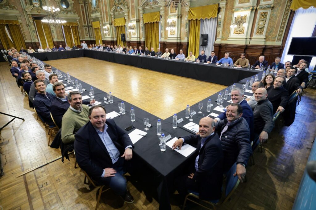 Alrededor de 110 intendentes oficialistas de la provincia de Buenos Aires se reunieron en Gobernación.