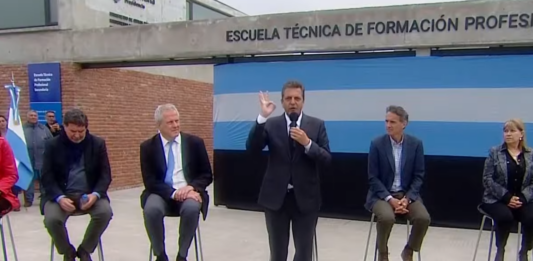 El candidato a intendente de UxP, Sergio Massa, inauguró una escuela en San Miguel y elogió al cambiemita Joaquín de la Torre y al intendente local, Jaime Méndez.