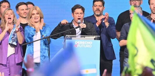 Axel Kicillof, volvió a apuntar contra Milei, a quien tildó de “payaso” por ofrecerles ministerios a Bregman y a Bullrich, después de defenestrarlas.