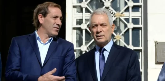 En una reñida pelea, el candidato de Juntos por el Cambio, Julio Garro, y el de Unión por la Patria, Julio Alak, definen la elección de La Plata en el escrutinio definitivo.