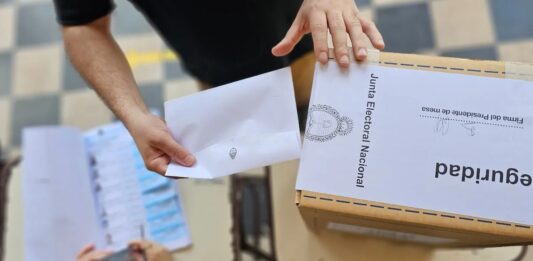 Más de 35 millones de argentinos votan Presidente y otros tantos cargos. Seguí en esta nota el minuto a minuto y todas las noticias de estas elecciones 2023.