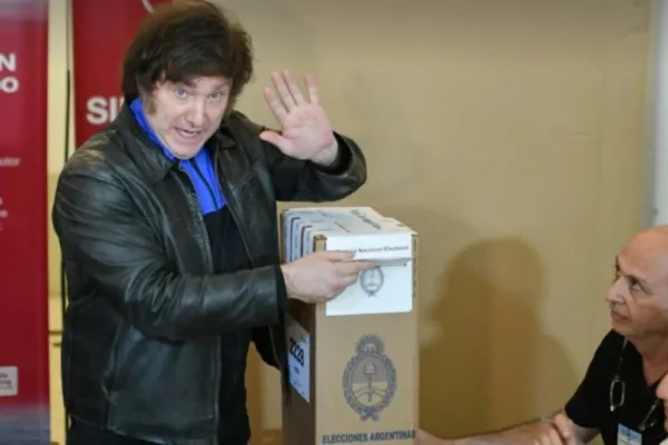 Milei votó en la sede de Almagro de la UTN.