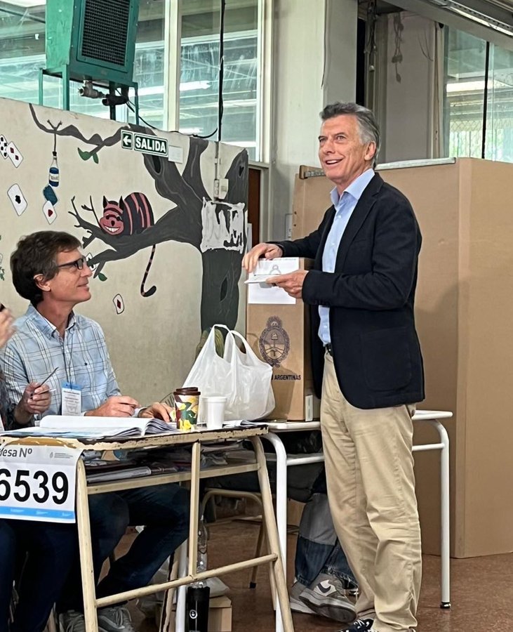 El expresidente, Macri, emitió su voto y aseguró que habrá balotaje.