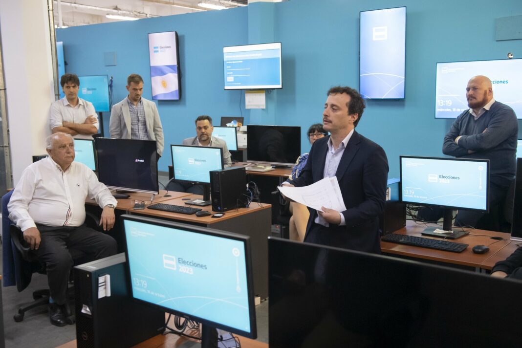 El titular de la Dirección Nacional Electoral, Marchos Schiavi, precisó que los primeros resultados mostrarán un porcentaje 