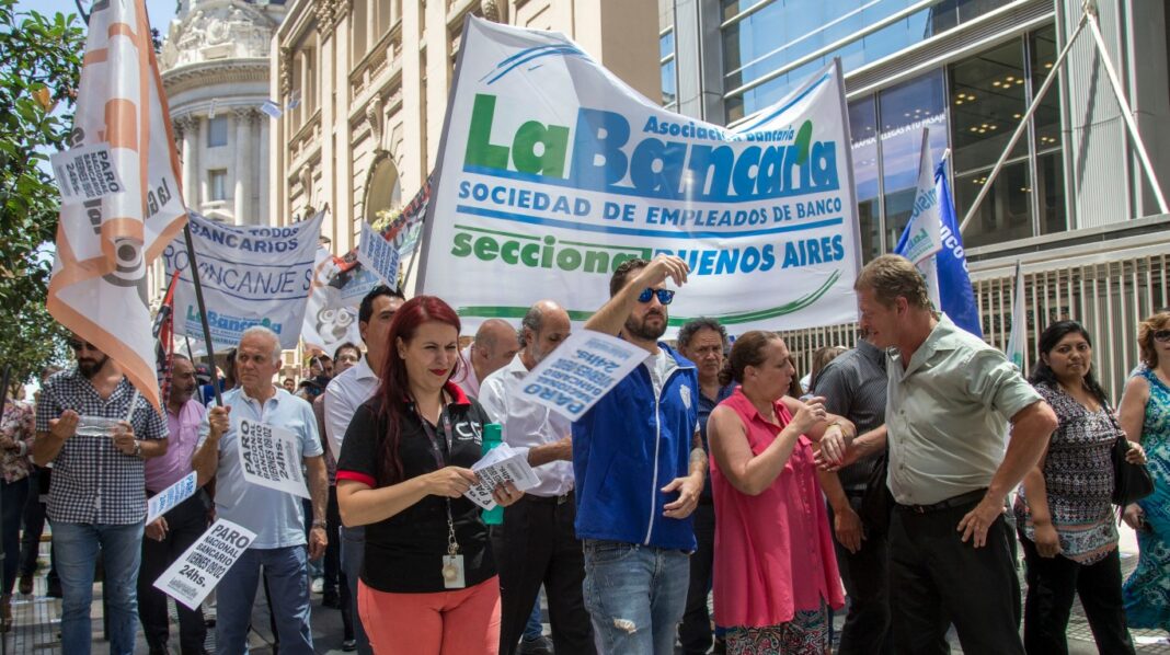 El Ministerio de Trabajo dictó la conciliación obligatoria al conflicto con la Asociación Bancaria y frenó el paro de bancos.