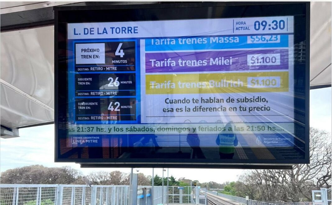 Los apoderados de Juntos por el Cambio denunciaron que la cartelera de las estaciones de trenes incumplen el Código Nacional Electoral.