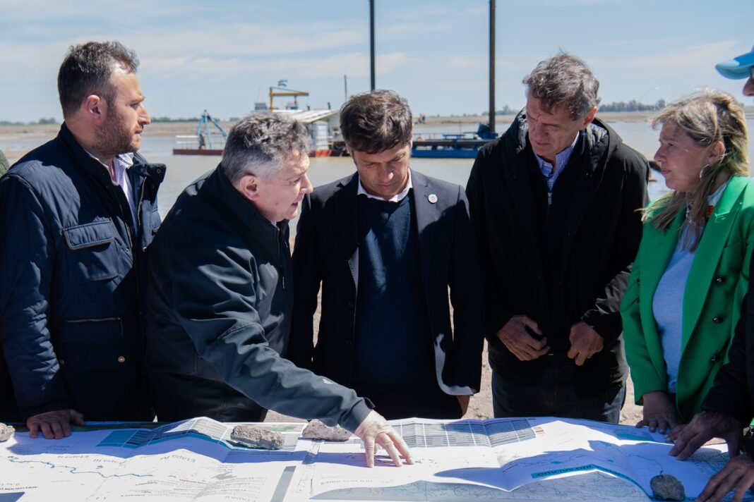 Axel Kicillof, recorrió los avances de la obra del Río Salado y anunció que la construcción se encuentra en su último tramo.