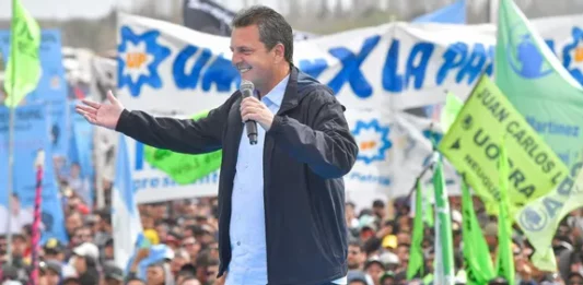 Massa aterriza en Entre Ríos para apuntalar los votos de Unión por la Patria y respaldar al candidato a gobernador.