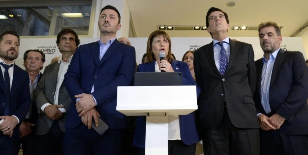La candidata de JxC, Patricia Bullrich, culpó este martes en una conferencia de prensa al Gobierno Nacional y Javier Milei por la disparada del dólar blue.