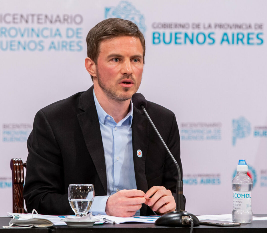 El ministro de Producción bonaerense, Augusto Costa, salió a despegarse de Martín Insaurralde para no complicar su participación en las elecciones de Vélez.