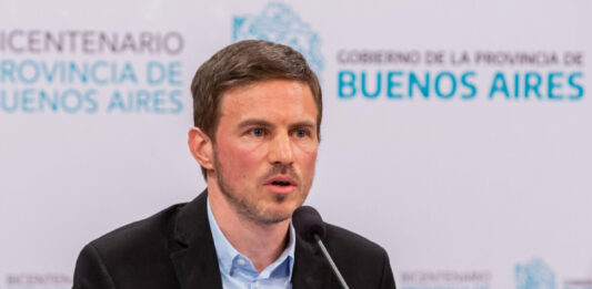 El ministro de Producción bonaerense, Augusto Costa, salió a despegarse de Martín Insaurralde para no complicar su participación en las elecciones de Vélez.