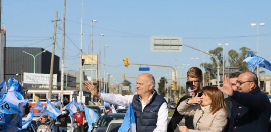 Bullrich se sube a la Patoneta para visitar cuatro municipios del Conurbano bonaerense y respaldar a sus candidatos.