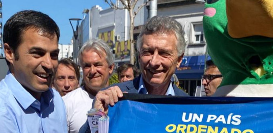 El expresidente Mauricio recorrió Vicente López y San Isidro, donde entregó boletas de los candidatos locales y de Bullrich.