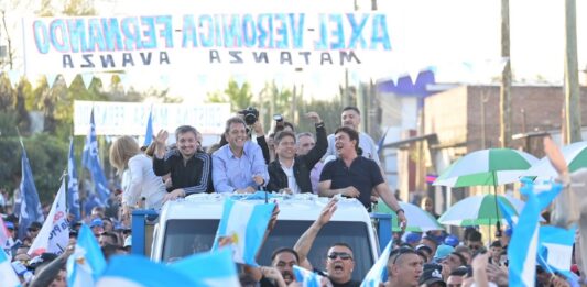 El gobernador y aspirante a la relección, Axel Kicillof, arrancó su caravana en Berisso, luego pasó por Florencio Varela, pisó Almirante Brown y cerró en La Matanza, junto a Sergio Massa, Máximo Kirchner y Wado de Pedro.