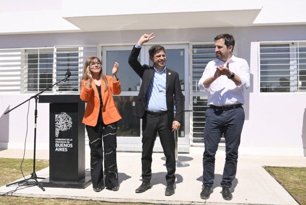 El gobernador bonaerense, Axel Kicillof, recorrió el parque industrial de la localidad de Castelli.