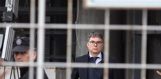 El juez federal de Lomas de Zamora, Federico Villena, se apartó de la investigación sobre el escándalo de Insaurralde por “violencia moral”.