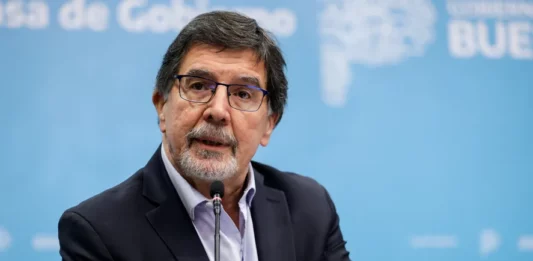 El ministro de Educación de Kicillof desmintió la suspensión de la quinta hora y arremetió contra los medios de comunicación.