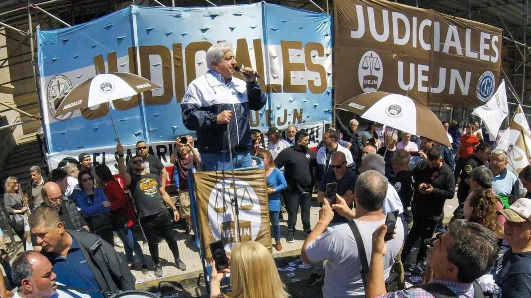 Judiciales reclaman el pago del tercer tramo del acuerdo salarial que firmó la Corte Suprema de Justicia y analizan un nuevo paro de 48 horas.