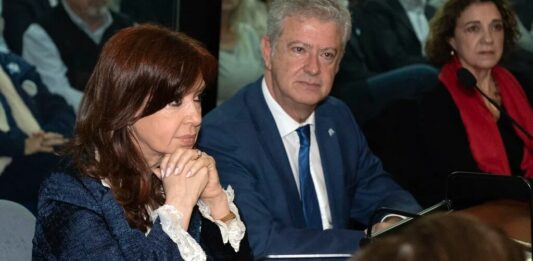 Los abogados de Cristina Kirchner puntualizaron que el fallo salió con la firma de dos camaristas y sin la intervención de la jueza Figueroa.