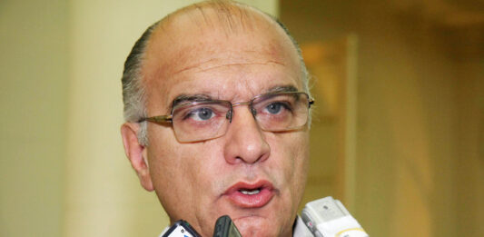 Luego de las polémicas fotos de Insaurralde en un yate de lujo, el candidato a gobernador bonaerense de JxC, Néstor Grindetti, cruzó al gobierno de Axel Kicillof.
