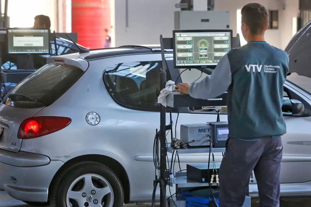 Ante la falta de turnos, el Ministerio de Transporte estableció que los conductores podrán circular con el comprobante de trámite de la VTV.