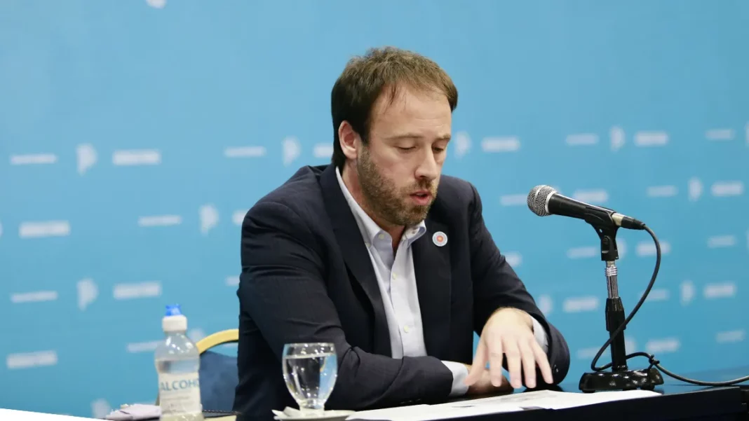 El ministro de Economía bonaerense, Pablo López, advirtió por la estrepitosa caída de la actividad industrial. “La industria cayó 14,8% y la construcción se contrajo 32,6%”, alertó.
