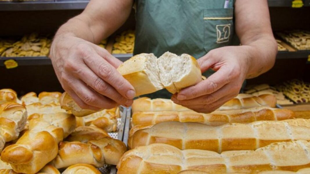 El titular del centro de panaderos anticipó aumentos en el precio del pan. Lo mismo ocurrirá con la carne, sobre todo en las fiestas.