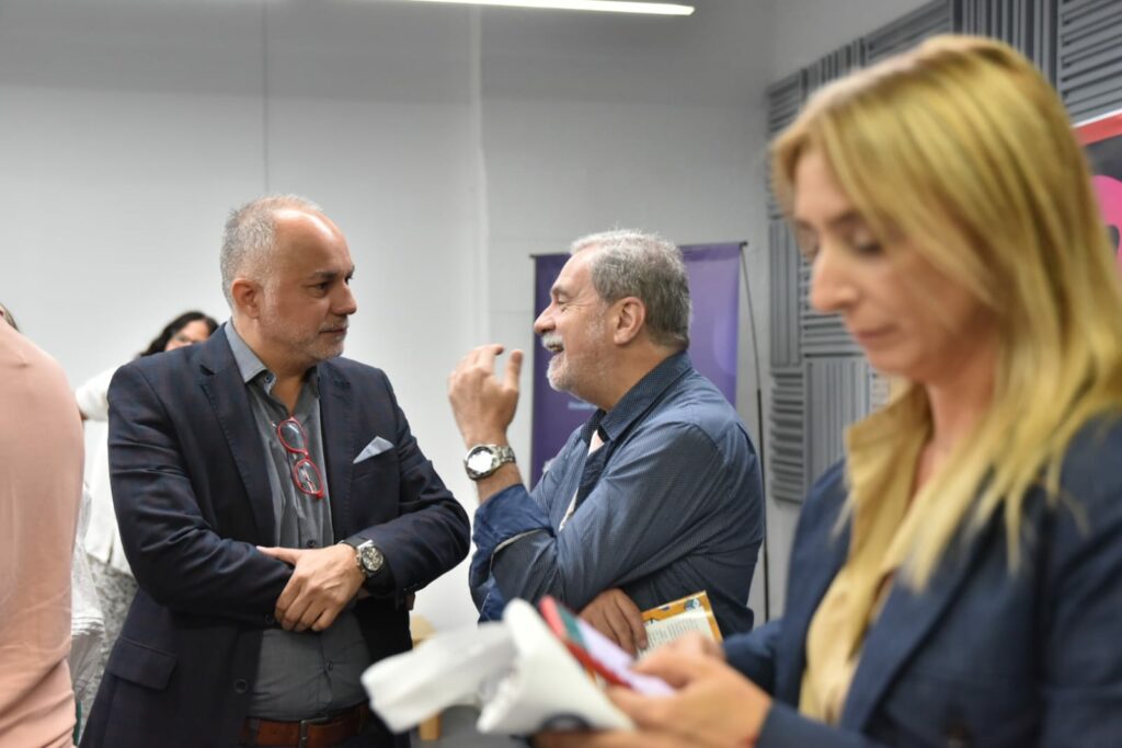 Carlos Fara junto a Rafael Velázquez, titular de la fundación Pro Humano Vitae.