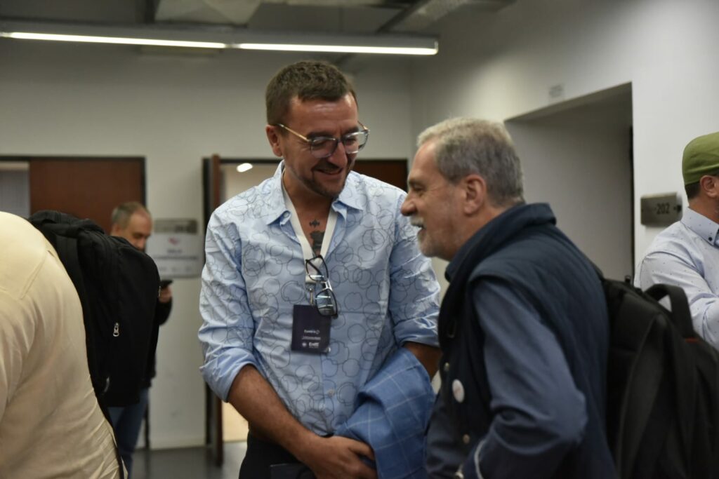Carlos Fara junto a Mario Riorda en la conferencia anual de la ASACOP.