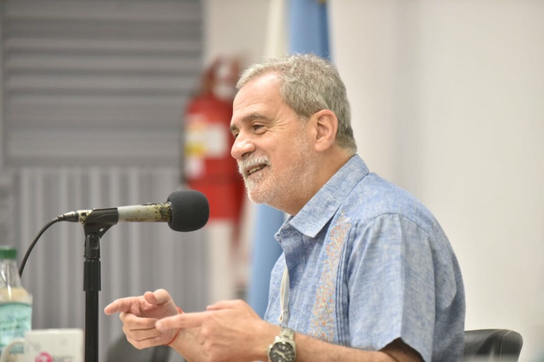 El reconocido consultor político, Carlos Fara, participó de la séptima conferencia anual de la Asociación Argentina de Consultores Políticos (ASACOP).