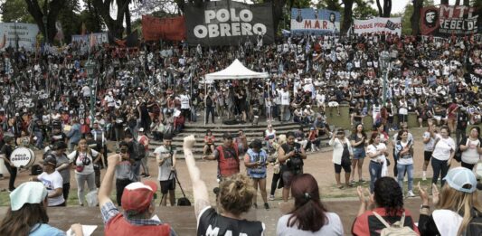 Más de 30 organizaciones sociales participaron del plenario piquetero y resolvieron marchar contra el ajuste anunciado por Milei.