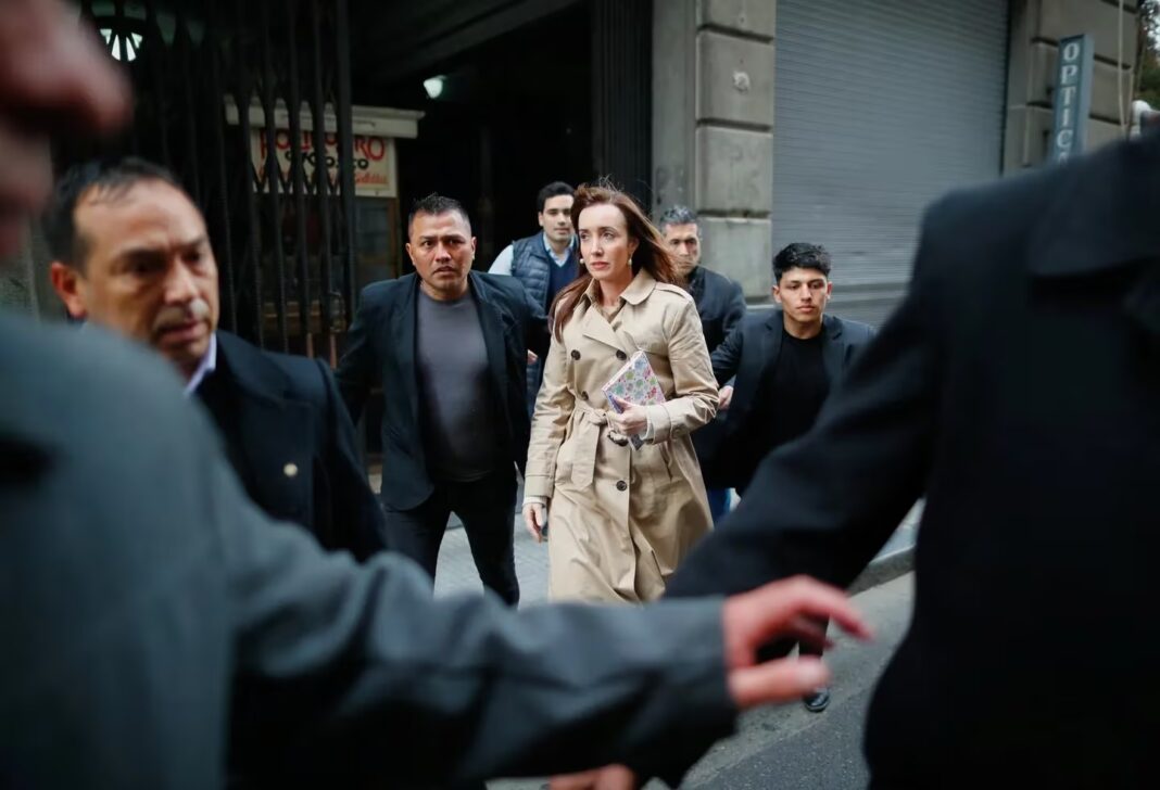 La vicepresidenta electa, Victoria Villarruel, mantuvo este miércoles una reunión con la ex mandataria Cristina Kirchner para diagramar la transición en el Senado.