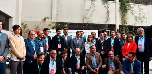 Los intendentes bonaerenses y legisladores de la UCR se reúnen para anticiparse al Presupuesto 2024 bajo un gobierno de Milei.