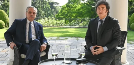 El presidente electo, Javier Milei, y el mandatario saliente, Alberto Fernández, postergaron la reunión para iniciar la transición de Gobierno.