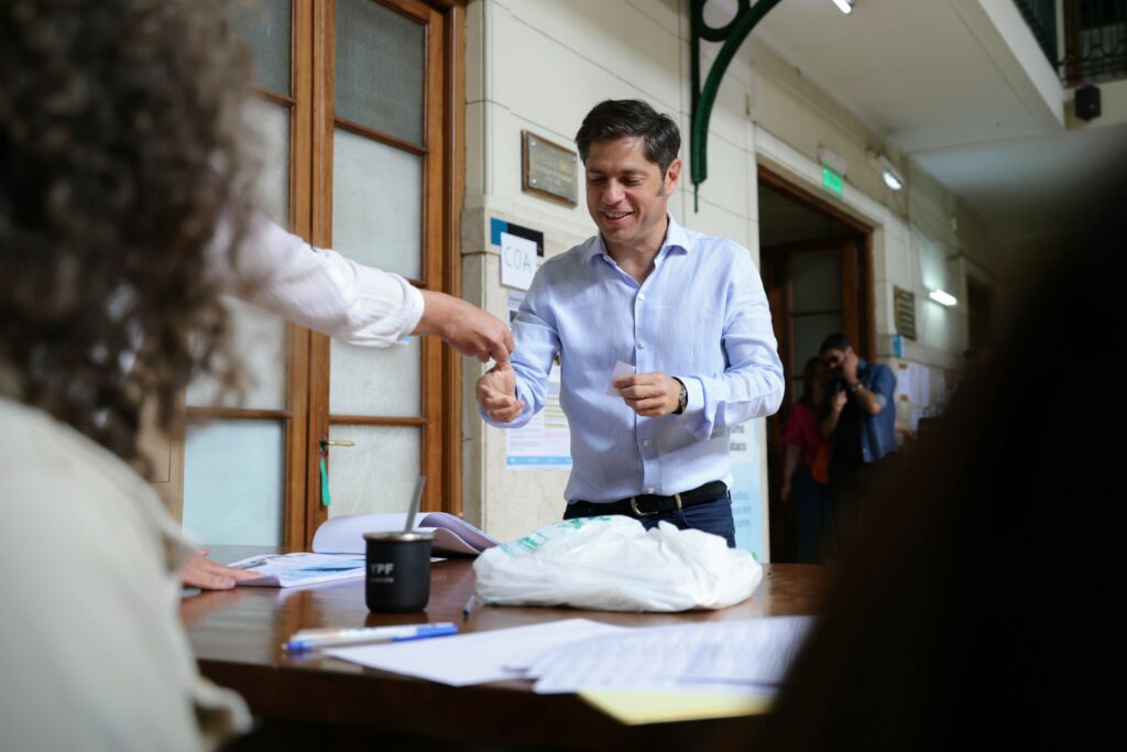 Axel Kicillof votó en la misma escuela que en las elecciones PASO y los comicios generales.