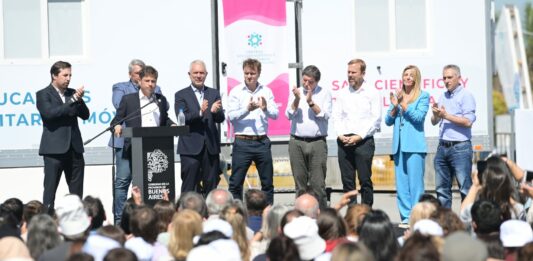 Kicillof presentó una nueva política provincial en La Plata y apuntó hacia las ideas de recorte de Milei.