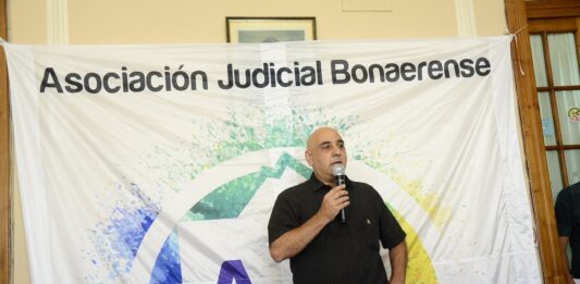 El titular de la AJB, Hugo Russo, habló del impacto negativo de las casi 800 vacantes que tiene la Justicia bonaerense y volvió a reclamar una silla para el gremio en el Consejo de la Magistratura.