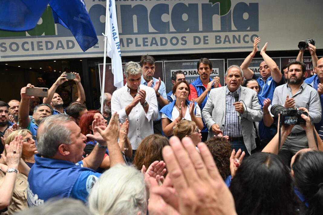 El gremio que dirige Sergio Palazzo emitió un comunicado en el que argumenta su apoyo a Massa.