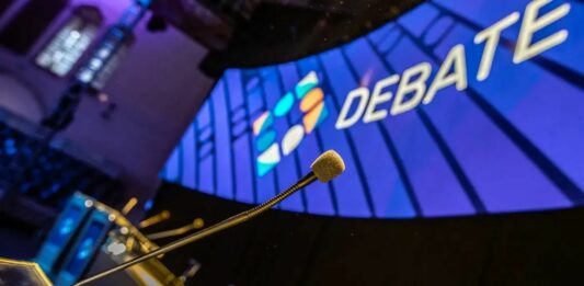 A 24 horas del encuentro, LLA solicitó a la Cámara Electoral que el candidato libertario, Javier Milei, pueda leer en el debate presidencial.