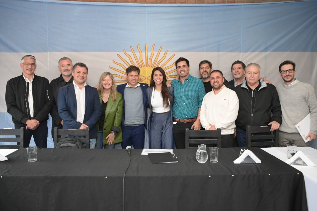 El gobernador Axel Kicillof participó en San Nicolás del “Encuentro por la Patria” con dirigentes y militantes en el que llamó a votar a Massa.