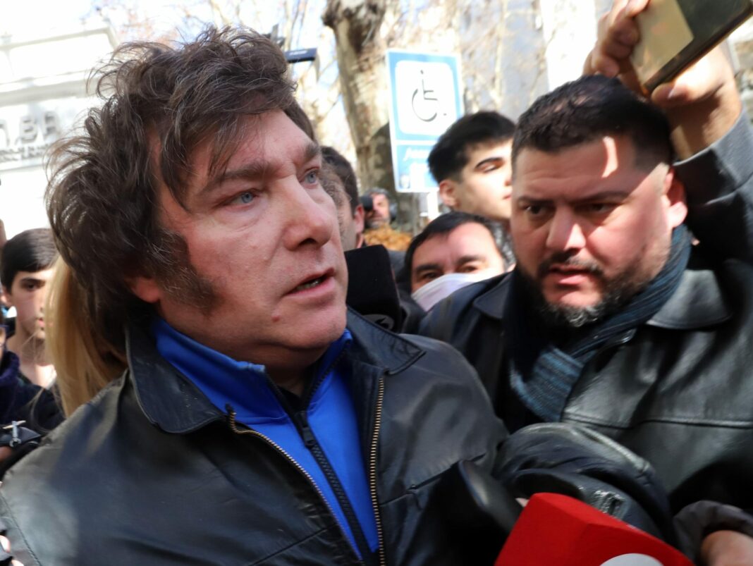 Javier Milei recorrerá las calles de la ciudad de Mendoza en lo que será el último acto del dirigente de cara al debate de candidatos a presidente.