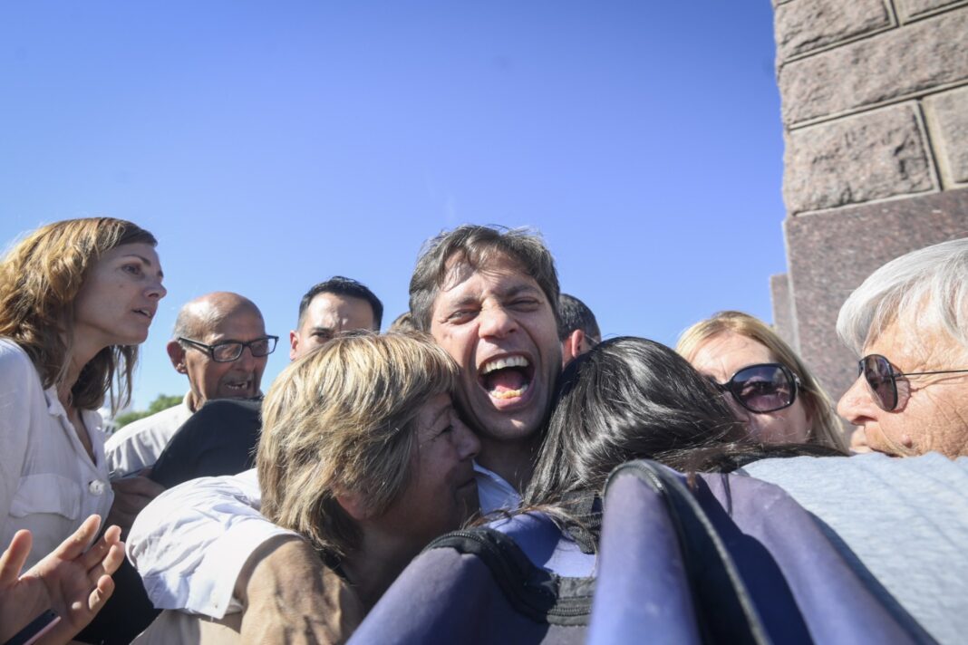 Decidido a apuntalar la campaña de Sergio Massa, el gobernador bonaerense Axel Kicillof encabezó este miércoles en Olavarría otro 
