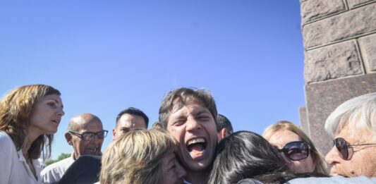Decidido a apuntalar la campaña de Sergio Massa, el gobernador bonaerense Axel Kicillof encabezó este miércoles en Olavarría otro "Encuentro por la patria".