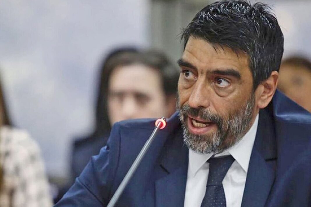 El diputado, Rodolfo Tailhade, reconoció que mantuvo diálogos con el ex policía, Ariel Zanchetta, pero descartó que tuviera algún tipo de relación.