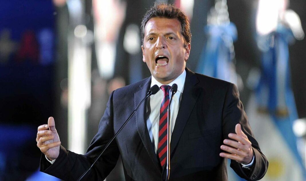 Durante su recorrida por Santa Fe y a dos semanas del balotaje, el candidato de UxP, Sergio Massa, fue por el voto de los empresarios y productores de la zona.
