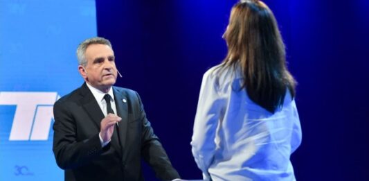 Los candidatos a vice de Unión por la Patria, Agustín Rossi, y de La Libertad Avanza, Victoria Villarruel, se enfrentarán este miércoles en el debate de "A dos voces". .